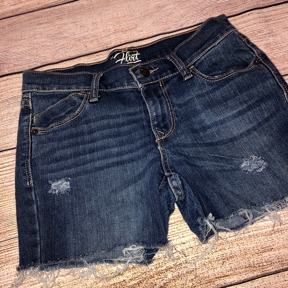 Cut-off Jean Shorts - Picture 2 of 6